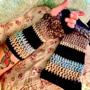 FINGERLESS GLOVES